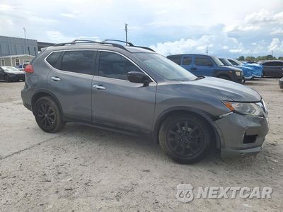 Czwarte zdjęcie samochodu z boku: 2017 NISSAN ROGUE SV VIN:5N1AT2MT6HC865914 - miniatura