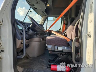 Zdjęcie 7 z 14 samochodu: 2018 FREIGHTLINER CASCADIA 125 SEMI TRUCK VIN:3AKJGLDR9JDJV8624 - miniatura