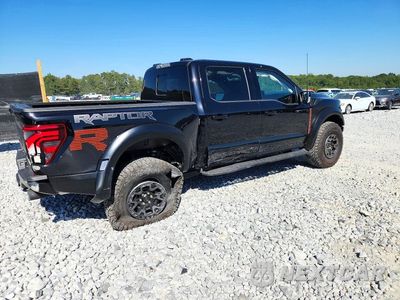 Trzecie zdjęcie samochodu z tyłu: 2026 FORD F150 RAPTOR VIN:1FTFW1RJ7TFB49095 - miniatura
