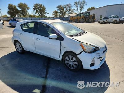 Czwarte zdjęcie samochodu z boku: 2013 TOYOTA PRIUS C THREE VIN:JTDKDTB31D1553004 - miniatura