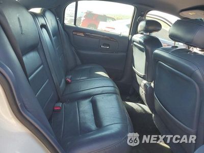 Zdjęcie 10 z 12 samochodu: 2000 LINCOLN TOWN CAR SIGNATURE VIN:1LNHM82W9YY852895 - miniatura
