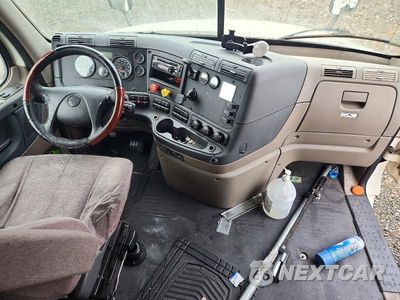 Zdjęcie 8 z 14 samochodu: 2017 FREIGHTLINER CASCADIA 125 SEMI TRUCK VIN:3AKJGLDR5HSHZ8208 - miniatura