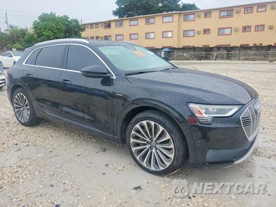 Czwarte zdjęcie samochodu z boku: 2019 AUDI E-TRON PRESTIGE VIN:WA1VAAGE8KB013008 - miniatura