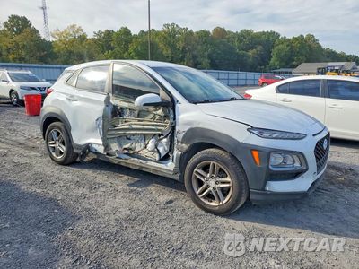 Czwarte zdjęcie samochodu z boku: 2019 HYUNDAI KONA SE VIN:KM8K12AA1KU256647 - miniatura