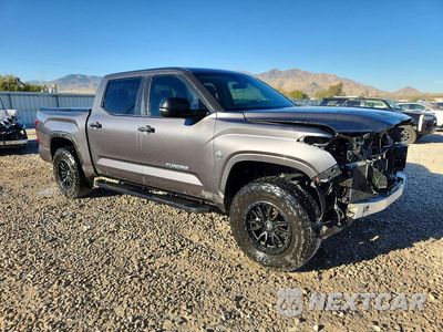 Czwarte zdjęcie samochodu z boku: 2024 TOYOTA TUNDRA SR5 VIN:5TFLA5DB1RX226328 - miniatura