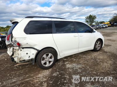 Trzecie zdjęcie samochodu z tyłu: 2013 TOYOTA SIENNA LE VIN:5TDKK3DC8DS362301 - miniatura