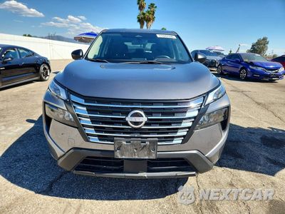 Piąte zdjęcie samochodu w środku: 2021 NISSAN ROGUE S VIN:JN8AT3ABXMW226728 - miniatura