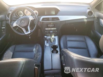 Zdjęcie 8 z 12 samochodu: 2012 MERCEDES-BENZ C 250 VIN:WDDGF4HB2CA641097 - miniatura