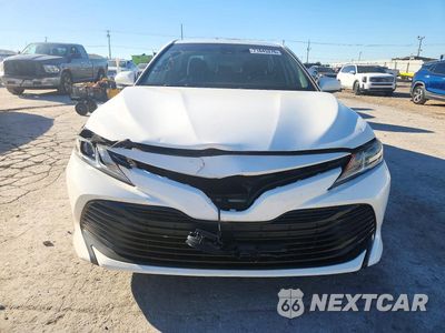 Piąte zdjęcie samochodu w środku: 2019 TOYOTA CAMRY LE VIN:4T1B11HK4KU718935 - miniatura