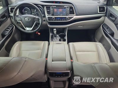 Zdjęcie 8 z 13 samochodu: 2019 TOYOTA HIGHLANDER XLE VIN:5TDKZRFH5KS348036 - miniatura