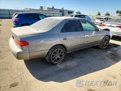 Trzecie zdjęcie samochodu z tyłu: 2000 TOYOTA CAMRY LE V6 VIN:4T1BF22K8YU106567 - miniatura
