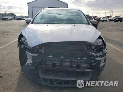 Piąte zdjęcie samochodu w środku: 2015 FORD FOCUS SE VIN:1FADP3K2XFL373203 - miniatura