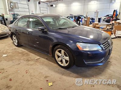 Czwarte zdjęcie samochodu z boku: 2012 VOLKSWAGEN PASSAT S VIN:1VWAP7A38CC021003 - miniatura