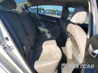 Zdjęcie 10 z 12 samochodu: 2016 KIA FORTE LX VIN:KNAFX4A65G5610339 - miniatura