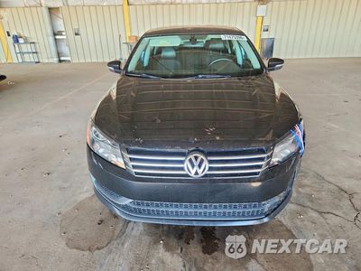 Piąte zdjęcie samochodu w środku: 2014 VOLKSWAGEN PASSAT SE VIN:1VWBP7A30EC013422 - miniatura