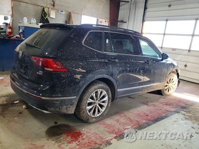 Trzecie zdjęcie samochodu z tyłu: 2018 VOLKSWAGEN TIGUAN SE VIN:3VV2B7AX5JM143985 - miniatura