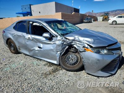 Czwarte zdjęcie samochodu z boku: 2018 TOYOTA CAMRY LE VIN:4T1B31HK6JU001901 - miniatura