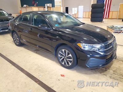 Czwarte zdjęcie samochodu z boku: 2024 VOLKSWAGEN JETTA S VIN:3VW5M7BU2RM010491 - miniatura