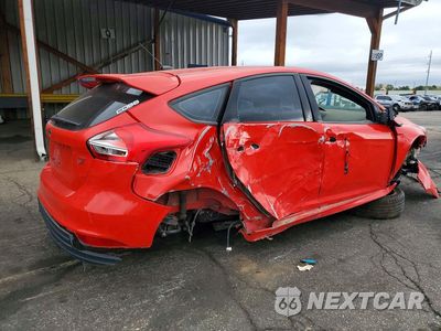 Trzecie zdjęcie samochodu z tyłu: 2017 FORD FOCUS ST VIN:1FADP3L94HL229855 - miniatura
