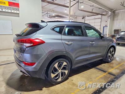 Trzecie zdjęcie samochodu z tyłu: 2016 HYUNDAI TUCSON LIMITED VIN:KM8J3CA23GU217067 - miniatura
