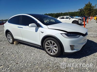 Czwarte zdjęcie samochodu z boku: 2020 TESLA MODEL X VIN:5YJXCDE24LF299425 - miniatura
