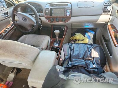 Zdjęcie 8 z 12 samochodu: 2002 TOYOTA CAMRY LE VIN:4T1BE32K12U595748 - miniatura