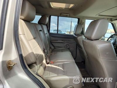 Zdjęcie 11 z 13 samochodu: 2006 JEEP COMMANDER VIN:1J8HH48N26C335067 - miniatura