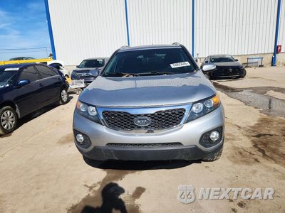 Piąte zdjęcie samochodu w środku: 2013 KIA SORENTO LX VIN:5XYKTDA60DG357396 - miniatura