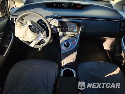 Zdjęcie 8 z 13 samochodu: 2015 TOYOTA PRIUS TWO VIN:JTDKN3DU2F0448161 - miniatura