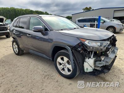 Czwarte zdjęcie samochodu z boku: 2021 TOYOTA RAV4 XLE VIN:2T3P1RFV3MW219197 - miniatura