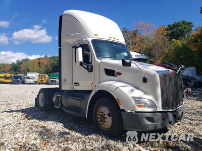 Czwarte zdjęcie samochodu z boku: 2020 PETERBILT 579 SEMI TRUCK VIN:1XPBA48X7LD685558 - miniatura