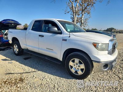 Czwarte zdjęcie samochodu z boku: 2008 TOYOTA TUNDRA SR5 VIN:5TFBV54128X033272 - miniatura