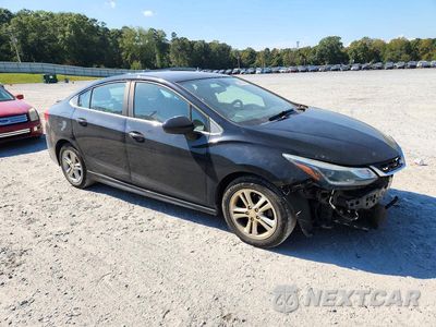 Czwarte zdjęcie samochodu z boku: 2017 CHEVROLET CRUZE LT VIN:1G1BE5SM0H7233296 - miniatura