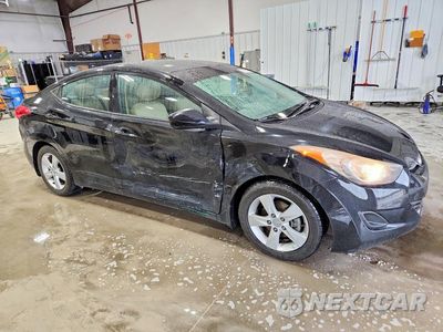 Czwarte zdjęcie samochodu z boku: 2013 HYUNDAI ELANTRA GLS VIN:5NPDH4AE6DH427381 - miniatura