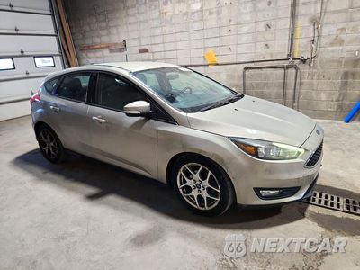 Czwarte zdjęcie samochodu z boku: 2015 FORD FOCUS SE VIN:1FADP3K24FL234409 - miniatura
