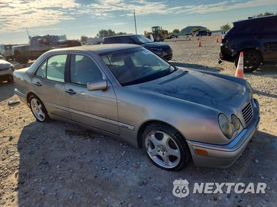 Czwarte zdjęcie samochodu z boku: 1998 MERCEDES-BENZ E 430 VIN:WDBJF70F2WA631527 - miniatura