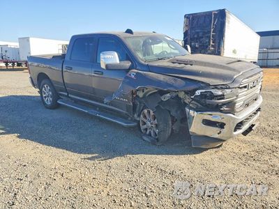 Czwarte zdjęcie samochodu z boku: 2025 RAM 2500 LARAMIE VIN:3C63R5FL1SG592161 - miniatura