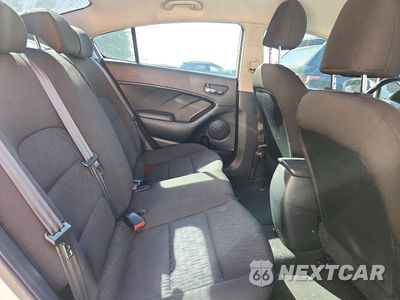 Zdjęcie 10 z 12 samochodu: 2016 KIA FORTE LX VIN:KNAFK4A69G5569972 - miniatura