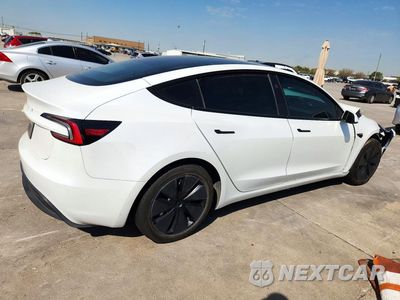 Trzecie zdjęcie samochodu z tyłu: 2024 TESLA MODEL 3 VIN:5YJ3E1EA0RF739700 - miniatura