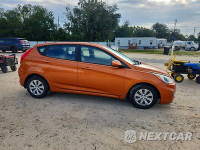 Czwarte zdjęcie samochodu z boku: 2017 HYUNDAI ACCENT SE VIN:KMHCT5AE5HU327862 - miniatura