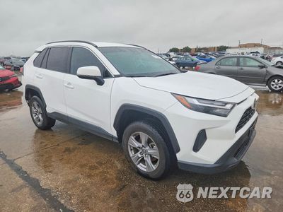 Czwarte zdjęcie samochodu z boku: 2024 TOYOTA RAV4 XLE VIN:2T3W1RFV0RC290216 - miniatura