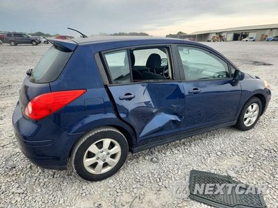 Trzecie zdjęcie samochodu z tyłu: 2012 NISSAN VERSA 1.8 S VIN:3N1BC1CP9CK270908 - miniatura