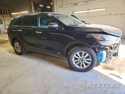 Czwarte zdjęcie samochodu z boku: 2019 KIA SORENTO LX V6 VIN:5XYPGDA51KG446666 - miniatura
