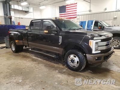 Czwarte zdjęcie samochodu z boku: 2019 FORD F350 SUPER DUTY VIN:1FT8W3DTXKEC71967 - miniatura