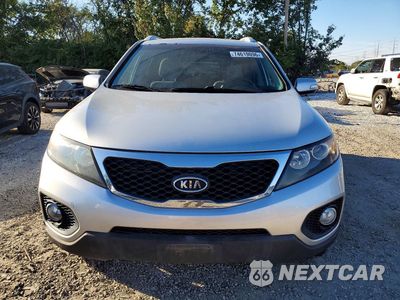 Piąte zdjęcie samochodu w środku: 2013 KIA SORENTO LX VIN:5XYKT3A66DG355193 - miniatura