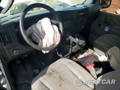 Zdjęcie 8 z 13 samochodu: 2017 CHEVROLET EXPRESS G2500 VIN:1GCWGAFF2H1122176 - miniatura