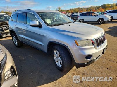 Czwarte zdjęcie samochodu z boku: 2013 JEEP GRAND CHEROKEE LAREDO VIN:1C4RJFAG4DC532696 - miniatura