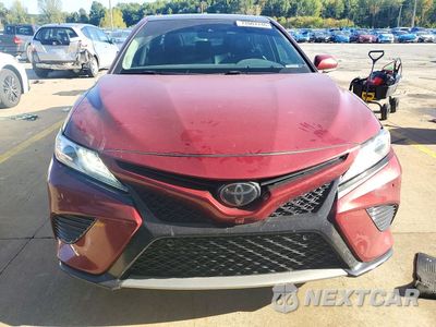 Piąte zdjęcie samochodu w środku: 2018 TOYOTA CAMRY XSE VIN:4T1B61HK4JU624912 - miniatura