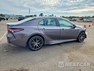 Trzecie zdjęcie samochodu z tyłu: 2024 TOYOTA CAMRY HYBRID SE VIN:4T1G31AK0RU623650 - miniatura