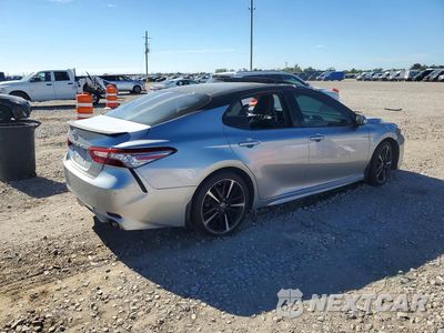 Trzecie zdjęcie samochodu z tyłu: 2018 TOYOTA CAMRY XSE VIN:4T1B61HKXJU115343 - miniatura